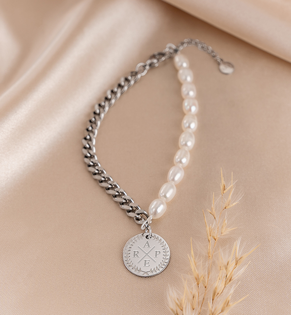KAYA sieraden Set Parelketting en Armband met Initialen 'Olivia' | Stainless Steel