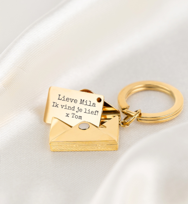 KAYA sieraden Geslaagd Sleutelhanger 'Brief' met Naam gravure