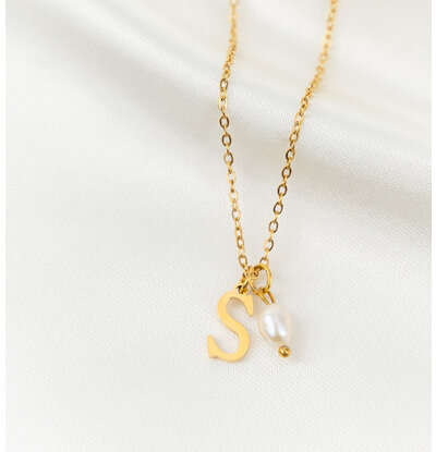 KAYA sieraden Ketting met Letter  'Urban Chic'