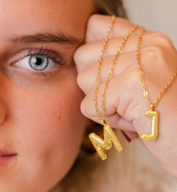 KAYA sieraden Bold necklace with letter ‘Bubble’ | Stainless Steel
