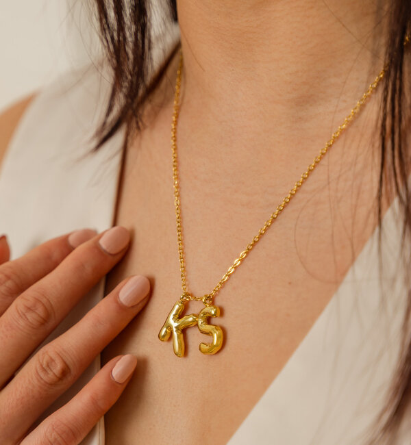 KAYA sieraden Bold necklace with two letters ‘Bubble’ | Stainless Steel