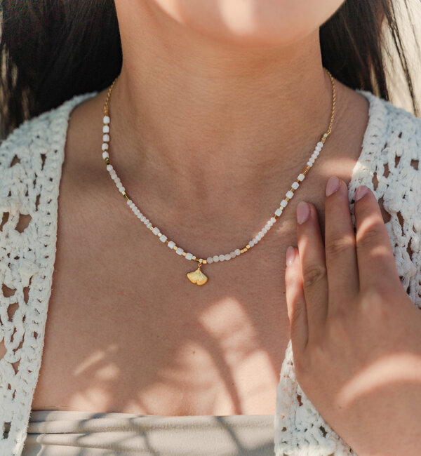 KAYA sieraden Powder pink necklace with shell