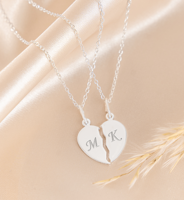 KAYA sieraden Set of 2 broken heart necklaces | With engraving