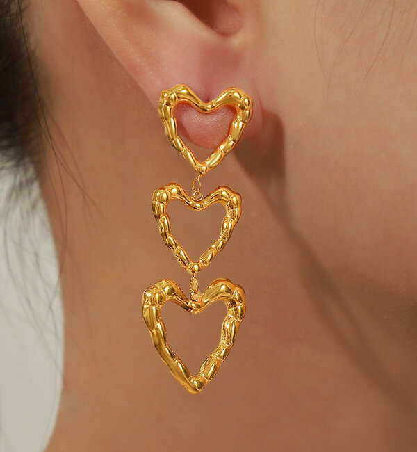 KAYA sieraden Statement drop earrings with open hearts | Stainless Steel Gold