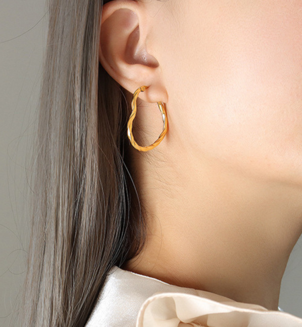KAYA sieraden Organic heart hoop earrings | Stainless Steel Gold