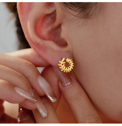 KAYA sieraden Leaf stud earrings | Stainless Steel Gold