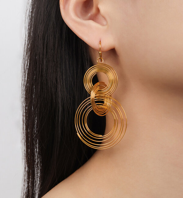 KAYA sieraden Long statement circle earrings | Stainless Steel Gold