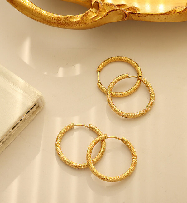 KAYA sieraden Basic textured hoop earrings | Stainless Steel Gold