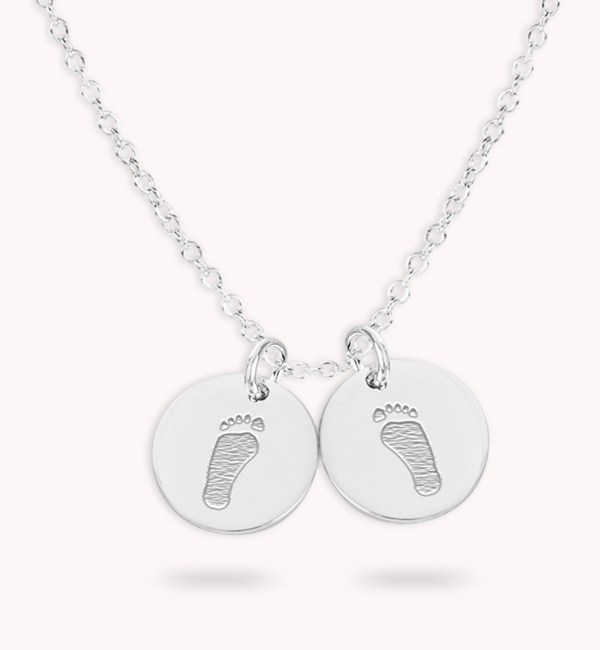 Gegraveerde sieraden Necklace with two charms with footprints