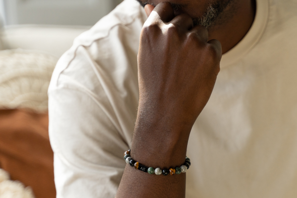 Edelstenen armband mixed forest met initialen