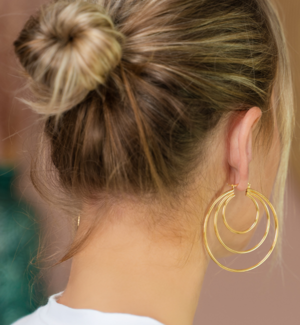 KAYA sieraden Statement hoop earrings ‘Main character’ – Medium