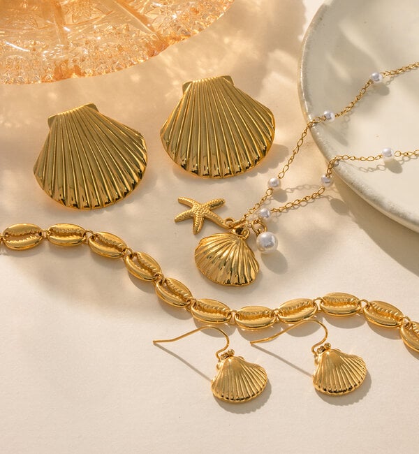 KAYA sieraden Shell drop earrings ‘Sandy Kisses’ | Stainless Steel