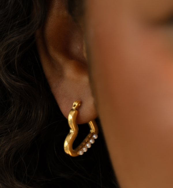 KAYA sieraden  Earrings Open Heart with Crystals | Stainless Steel Gold