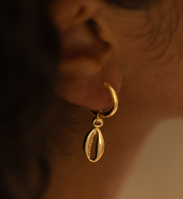 KAYA sieraden Shell hoop earrings | Stainless Steel