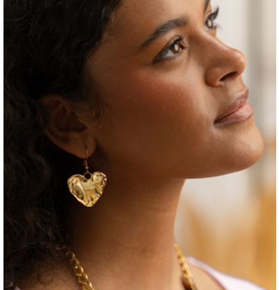 KAYA sieraden “Heart Attack” statement earrings | Stainless gold