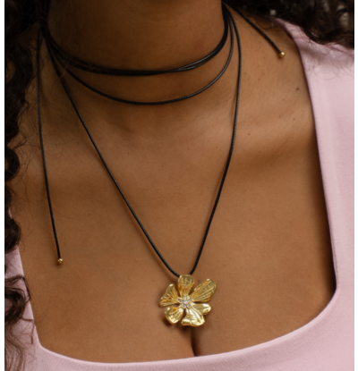 KAYA sieraden Zwarte Koord Ketting Flower