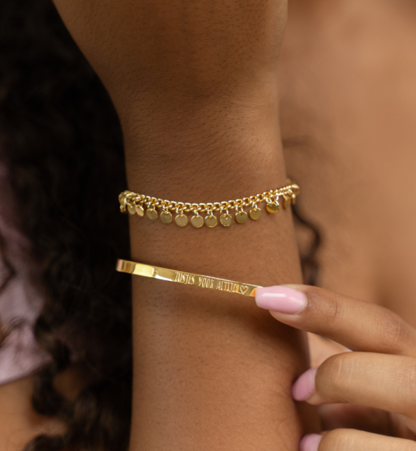 KAYA sieraden Cuff Bracelet with text ‘Sisters Forever’