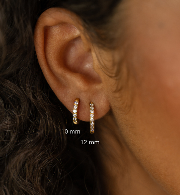 KAYA sieraden Shiny oorringen met steentjes 12mm  | Stainless Steel