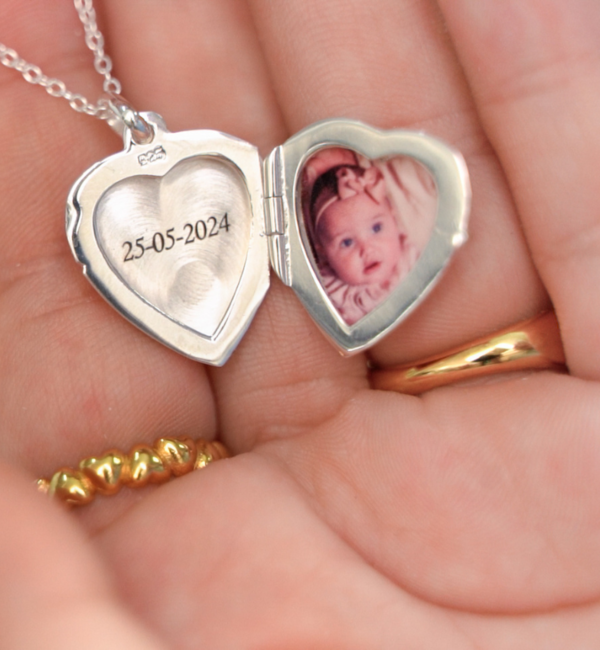 Gegraveerde sieraden Necklace with Photo 'Vintage Heart' Medallion