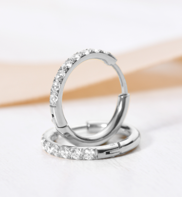 KAYA sieraden Shiny oorringen met steentjes 12mm  | Stainless Steel