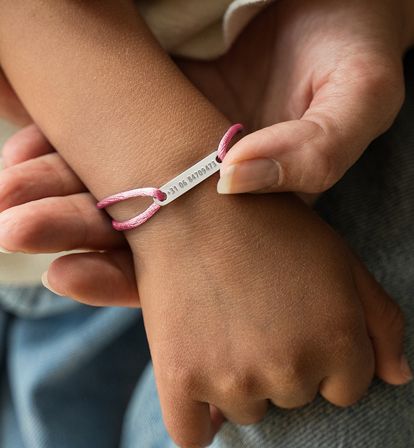 KAYA sieraden S.O.S. Kinderarmbandje met Telefoonnummer | Roze | Stainless Steel
