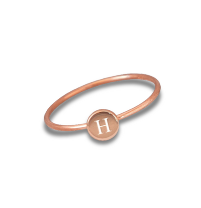 KAYA sieraden Ring 'Mini Disc' met Initiaal - Rose Verguld