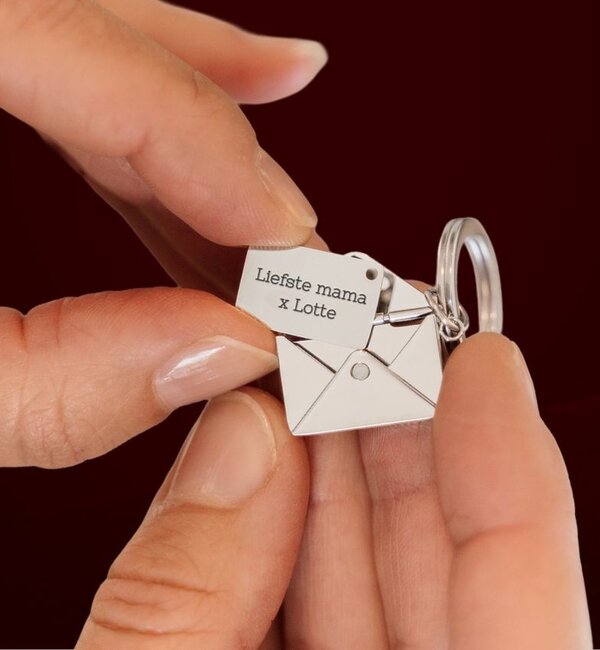 KAYA sieraden “Letter” keychain with name engraving