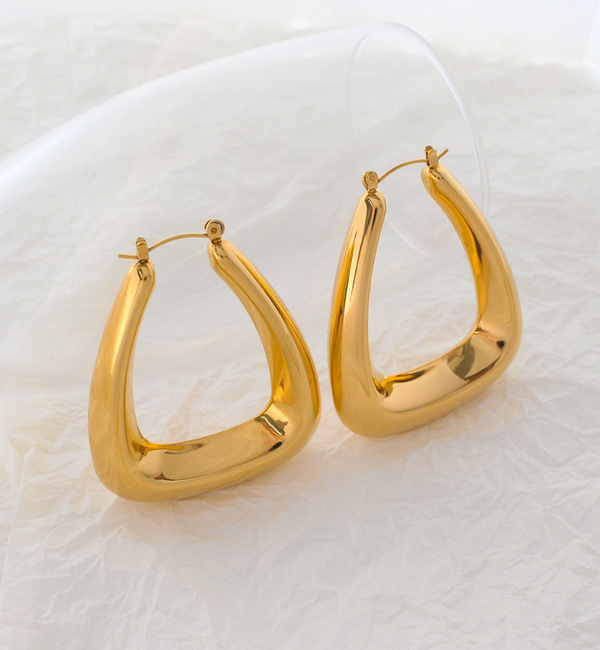 KAYA sieraden Bold Triangle Earrings | Stainless Steel