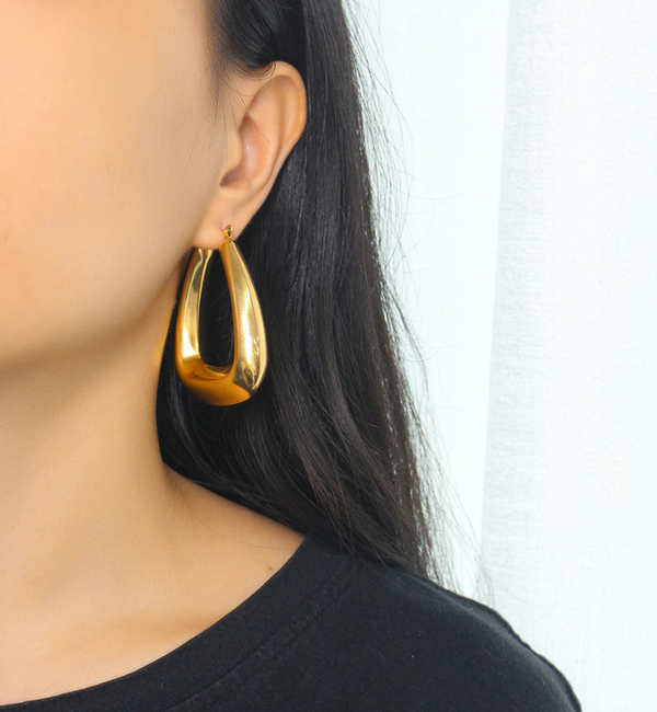 KAYA sieraden Bold Triangle Earrings | Stainless Steel