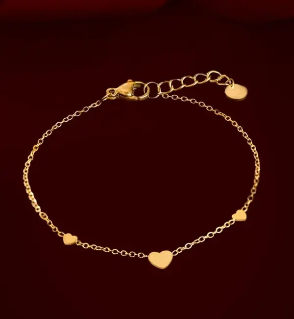 KAYA sieraden Minimalistische armband drie hartjes I Stainless steel Goud