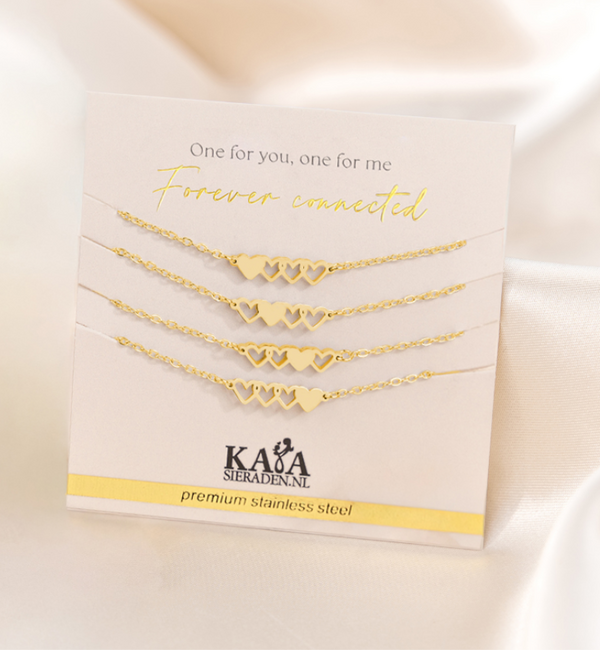 KAYA sieraden Zussen armbanden set vier hartjes  | Stainlesss Steel