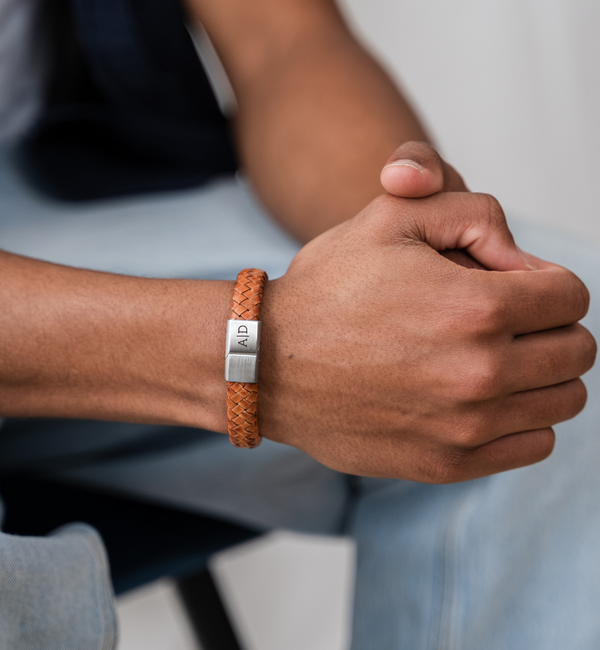 KAYA sieraden Men's Leather Bracelet with Initial Edge | Choose the color