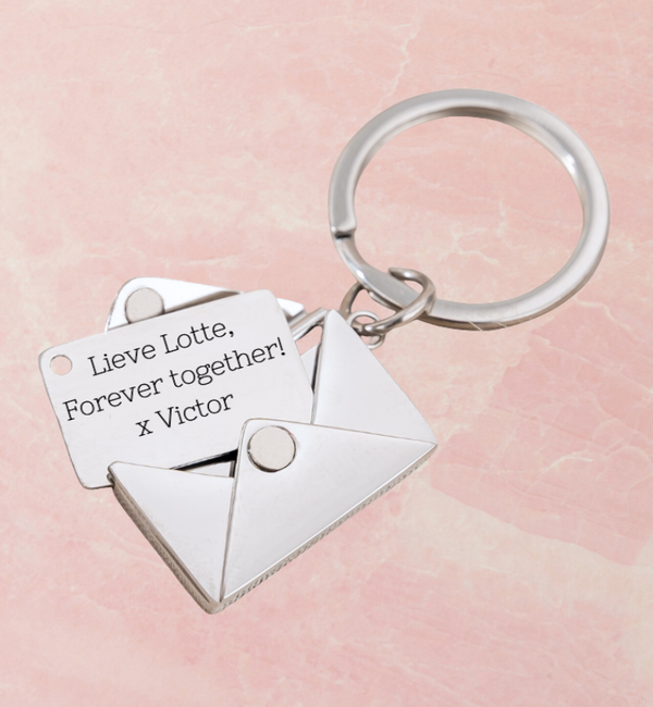 KAYA sieraden “Letter” keychain with name engraving