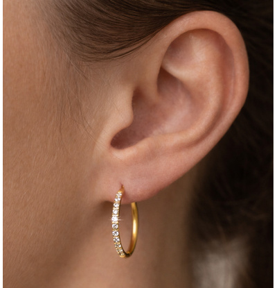 KAYA sieraden Shiny hoop earrings with stones 16mm