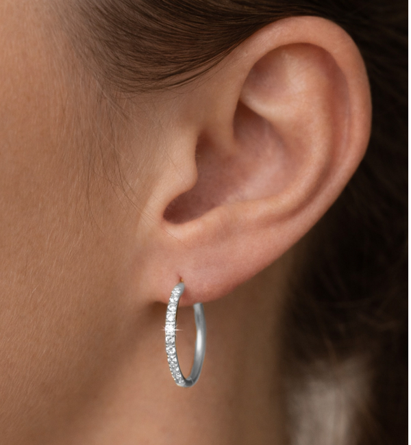 KAYA sieraden Shiny oorringen met steentjes 16mm  | Stainless Steel