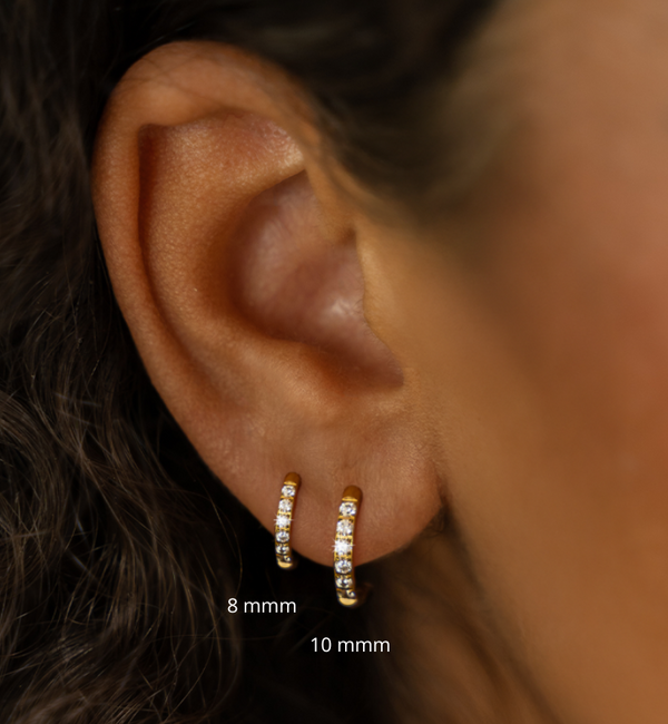 KAYA sieraden Shiny oorringen met steentjes 8mm  | Stainless Steel  Goud