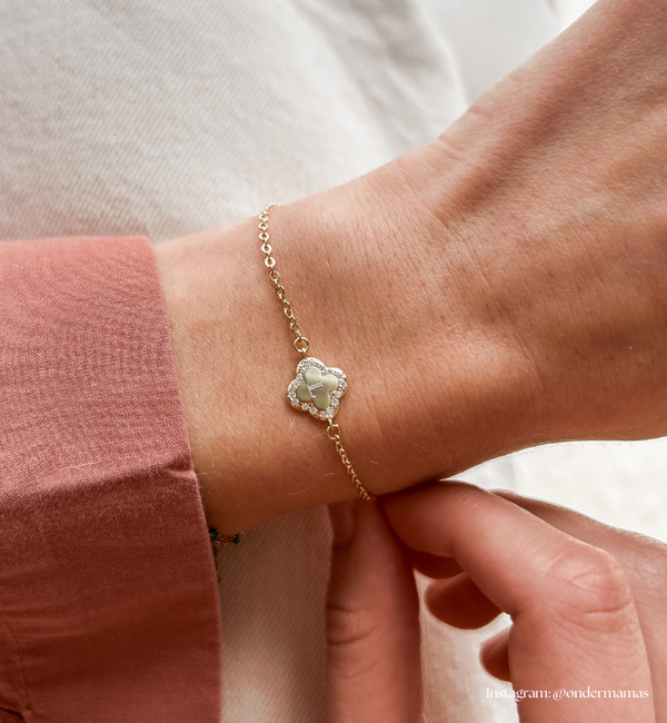 KAYA sieraden Pavé Clover Bracelet with Letter | Zirconia Crystals