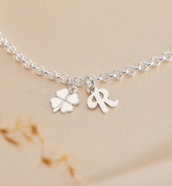KAYA sieraden Bedelarmband met Letter en Klaver | Kies je letter