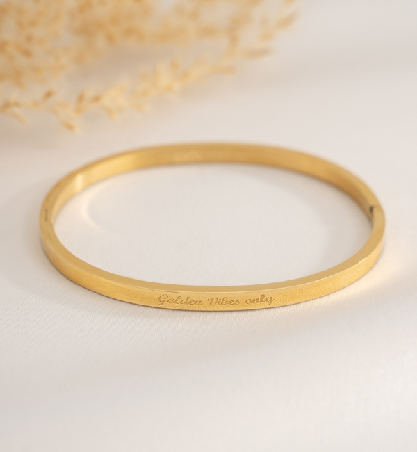 KAYA sieraden Bangle 'Golden Vibes Only' | Stainless Steel