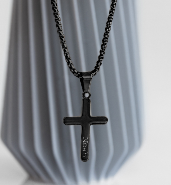 KAYA sieraden Stalen herenketting Kruis met Gravure | Zwart