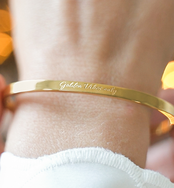 KAYA sieraden Bangle 'Golden Vibes Only' | Stainless Steel