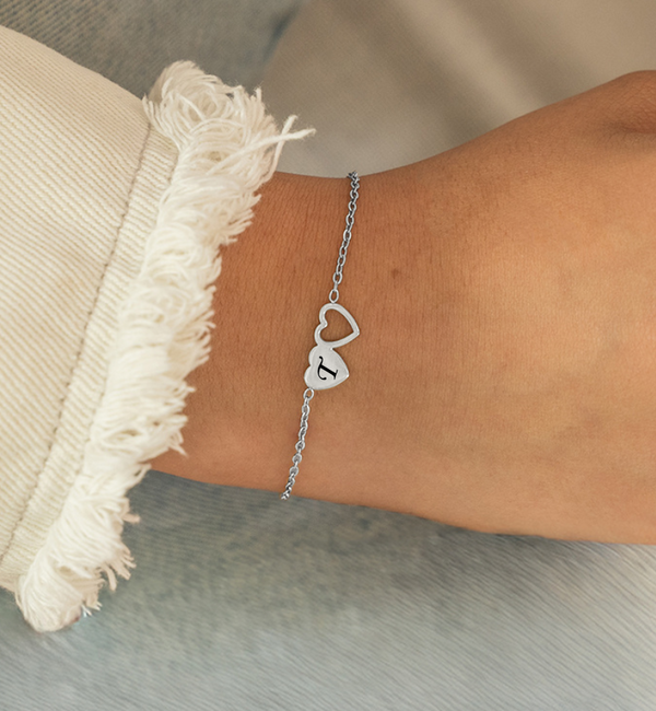 KAYA sieraden Armband Twee Hartjes met Initiaal | Stainless Steel