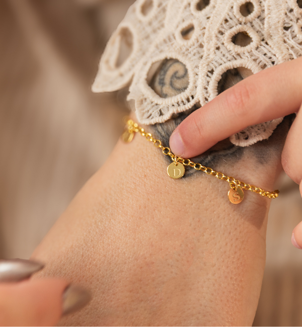 KAYA sieraden Armband met Letter Bedels naar Keuze