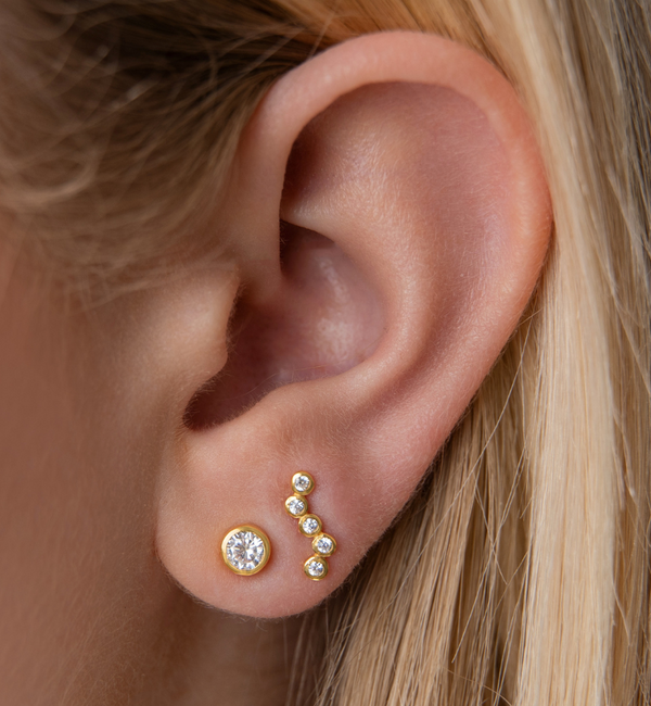 KAYA sieraden Luxe Studs Wave met zirkonia steentjes