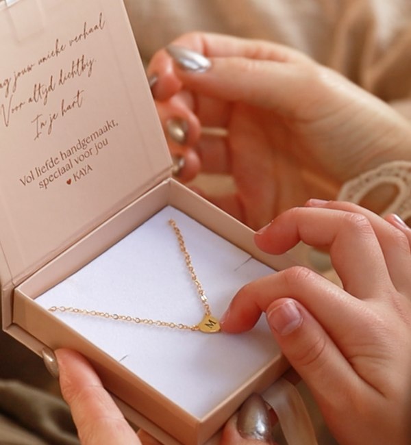 KAYA sieraden Ketting Hartje met Initiaal