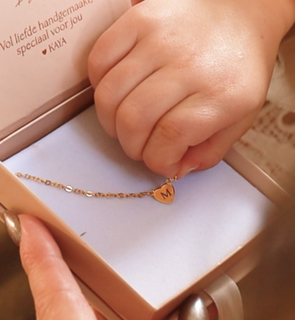 KAYA sieraden Ketting Hartje met Initiaal