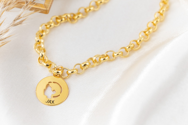 armband met poppetje goud naam