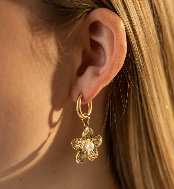 KAYA sieraden Botanical Oorringen met Bloem en Parel  | Stainless Steel