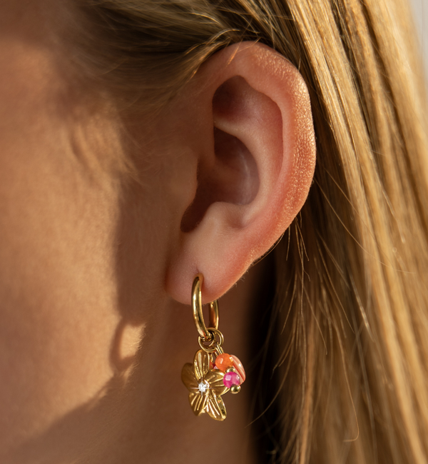 KAYA sieraden Botanical Hoop Earrings with Flower and Pink Beads | Stainless Steel