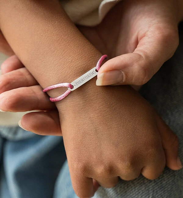 KAYA sieraden S.O.S. Kinderarmbandje met Telefoonnummer | Roze | Stainless Steel